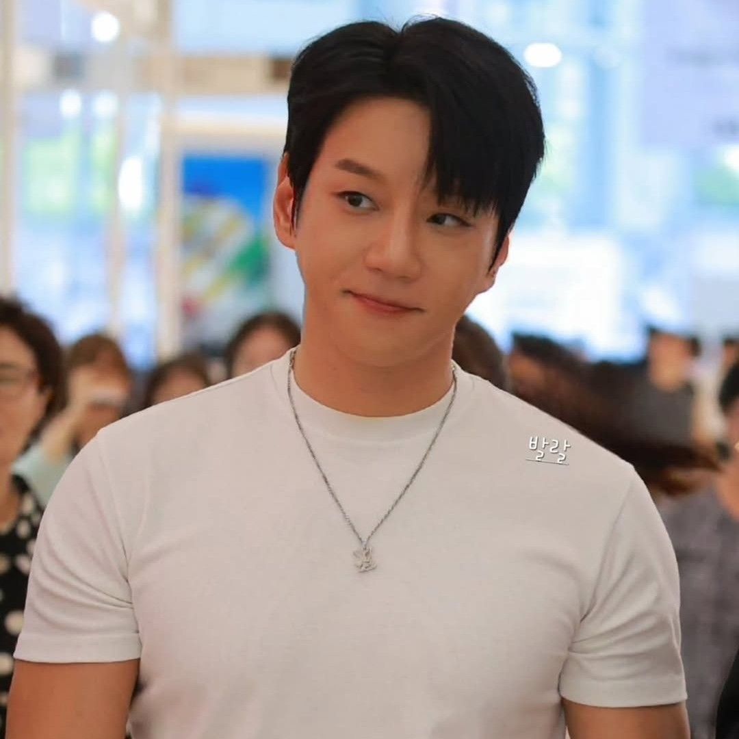 Latest photo of Hwang Chiyeol