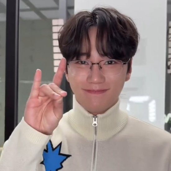 Behind-the-scenes cut of Lee Junyoung