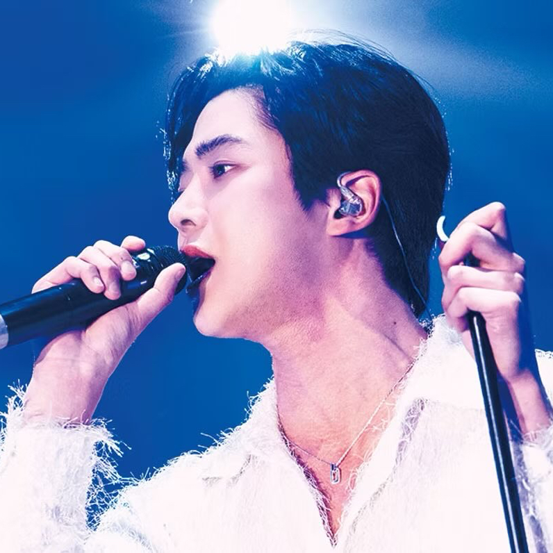 A moment captured by Rowoon's fan