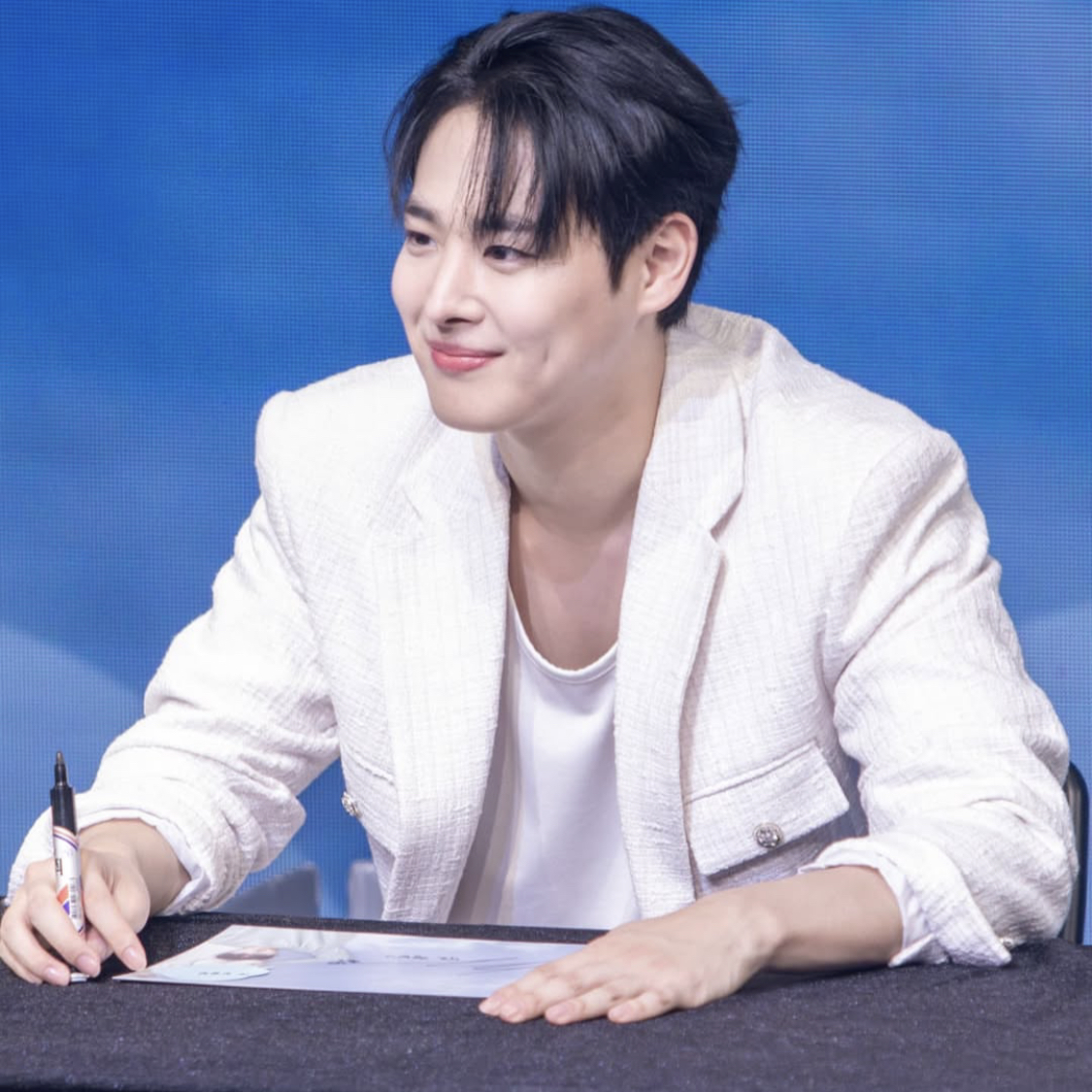 Behind-the-scenes cut of Choi Byungchan