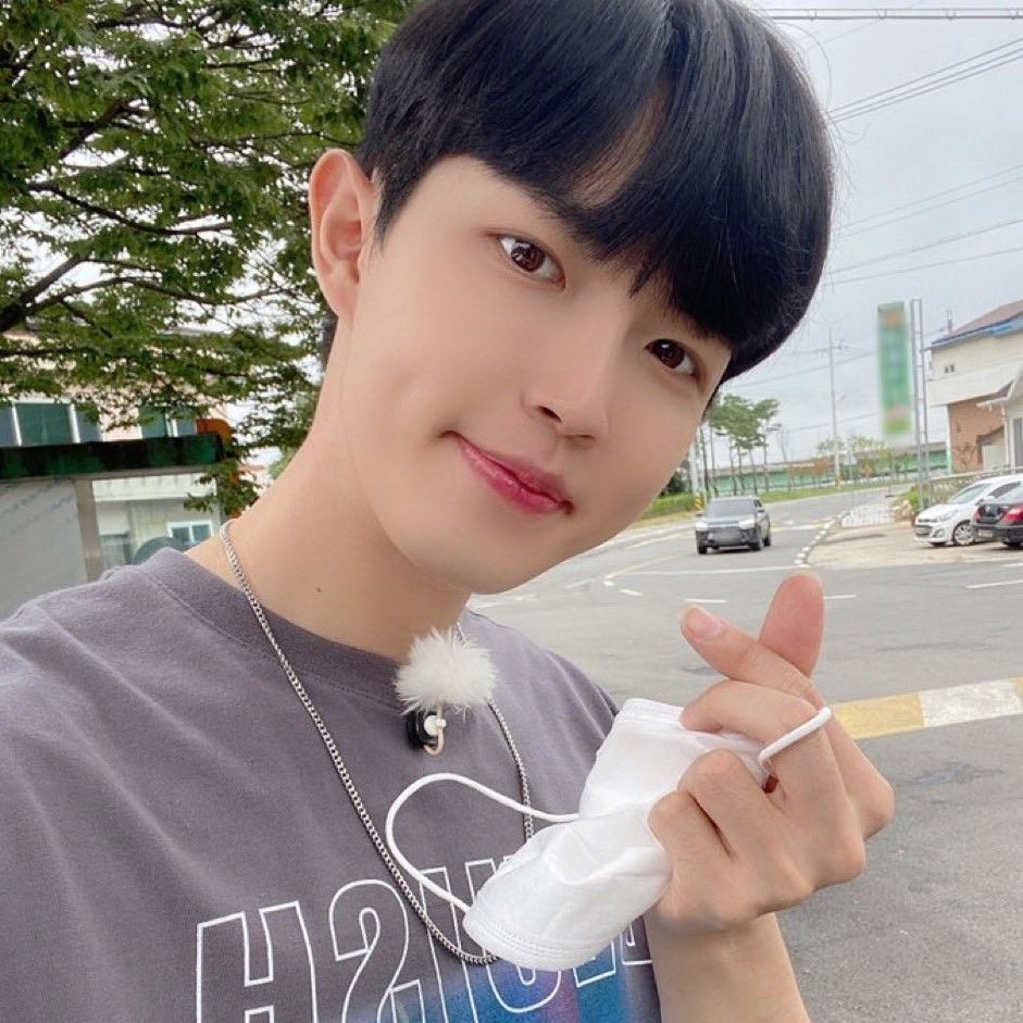 Behind-the-scenes cut of Kim Jaehwan