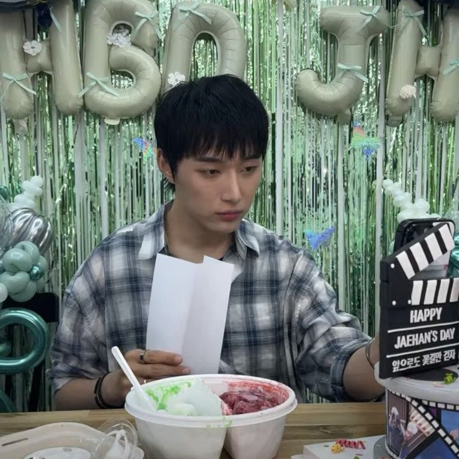 Behind-the-scenes cut of JAE HAN (OMEGA X)