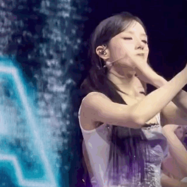 Behind-the-scenes cut of HeeJin (ARTMS)