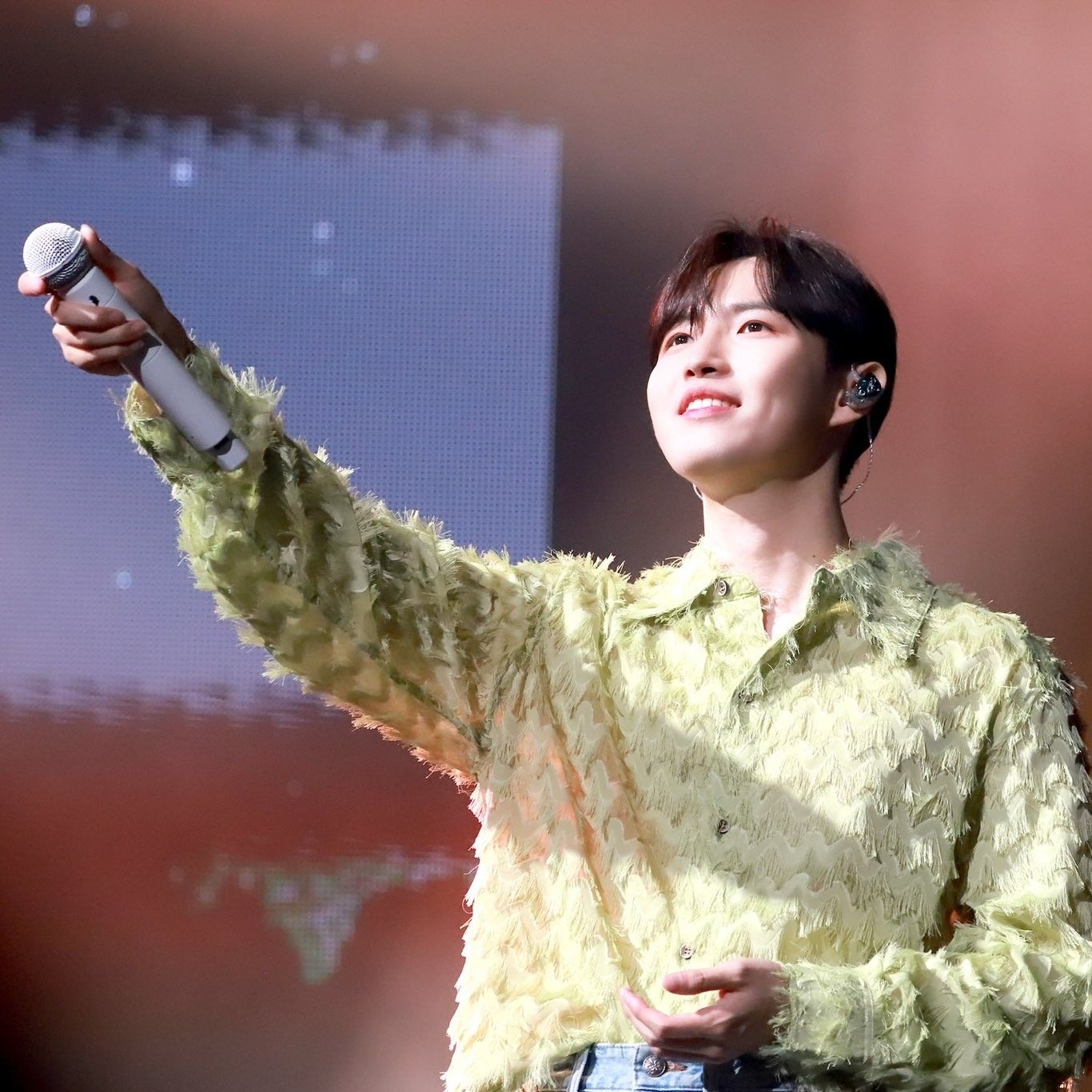 A moment captured by Kim Jaehwan's fan