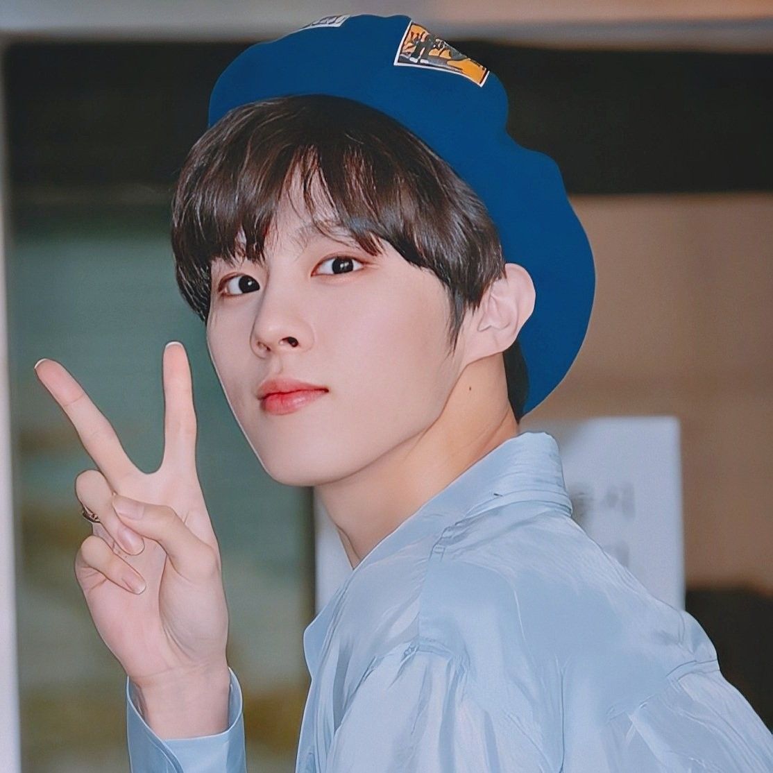 A moment captured by Kim Wooseok's fan