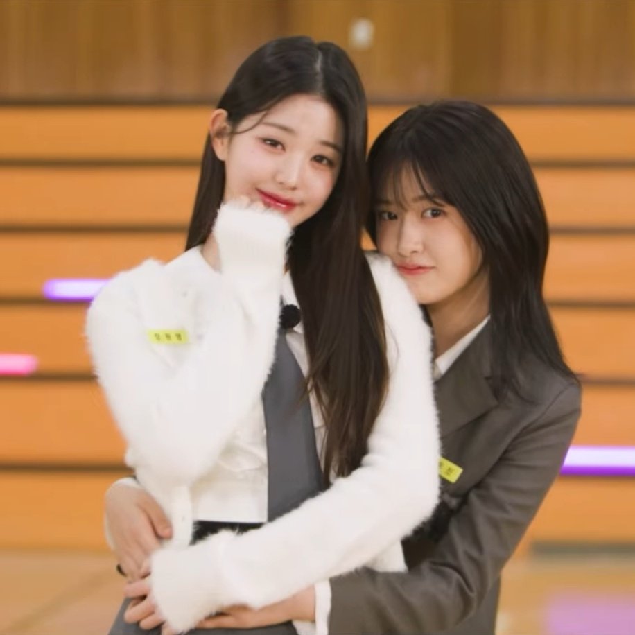 Behind-the-scenes cut of IVE