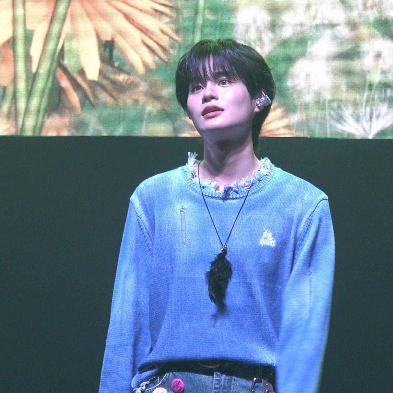 A moment captured by Lee Daehwi (AB6IX)'s fan