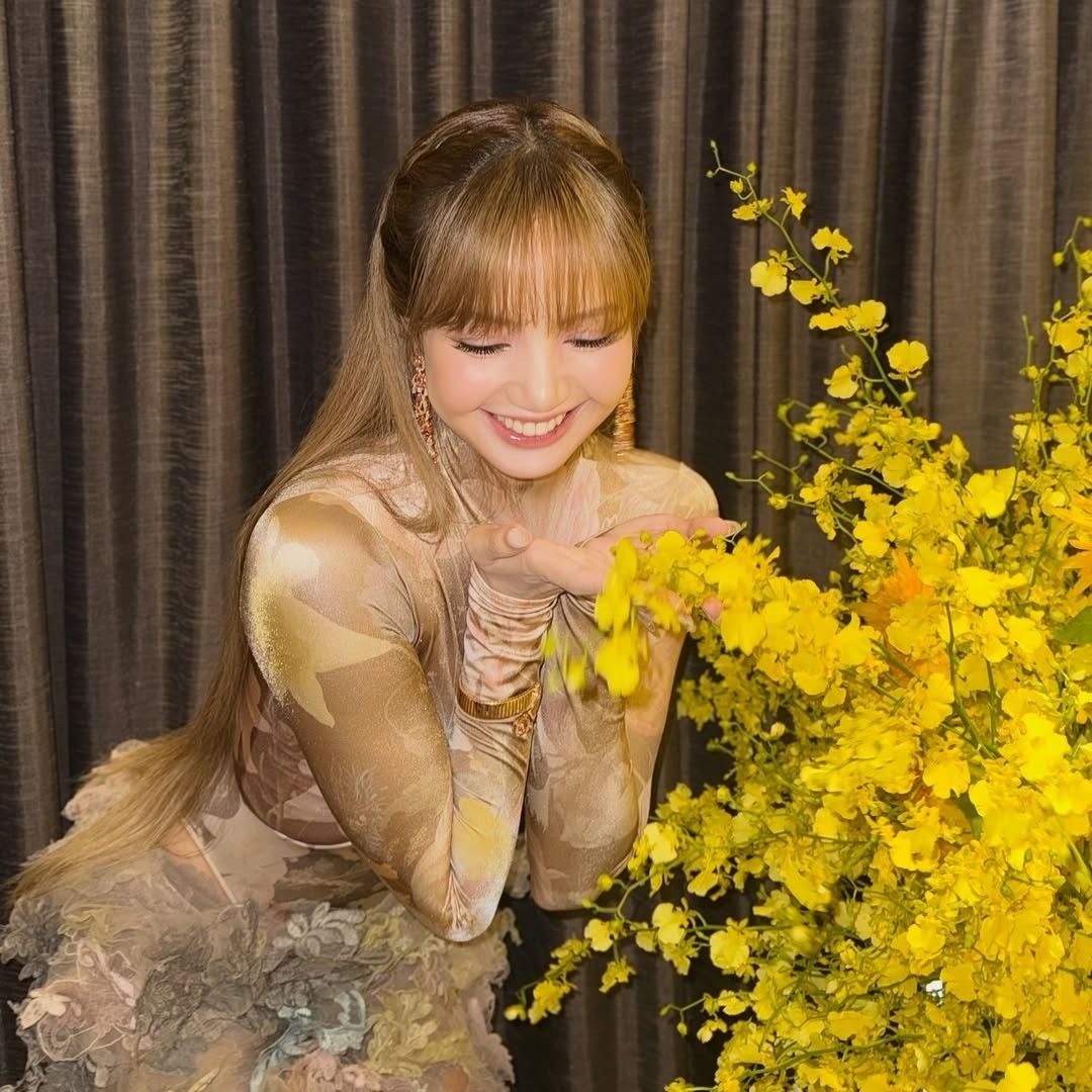 Foto aktivitas terbaru Lisa (BLACKPINK)