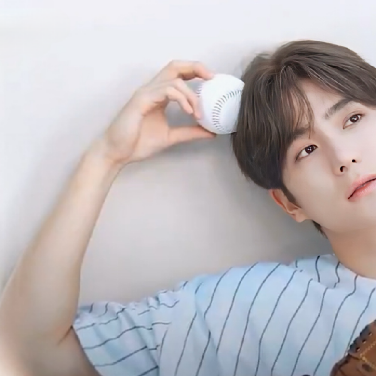 贤在 (THE BOYZ)的最新活动照片