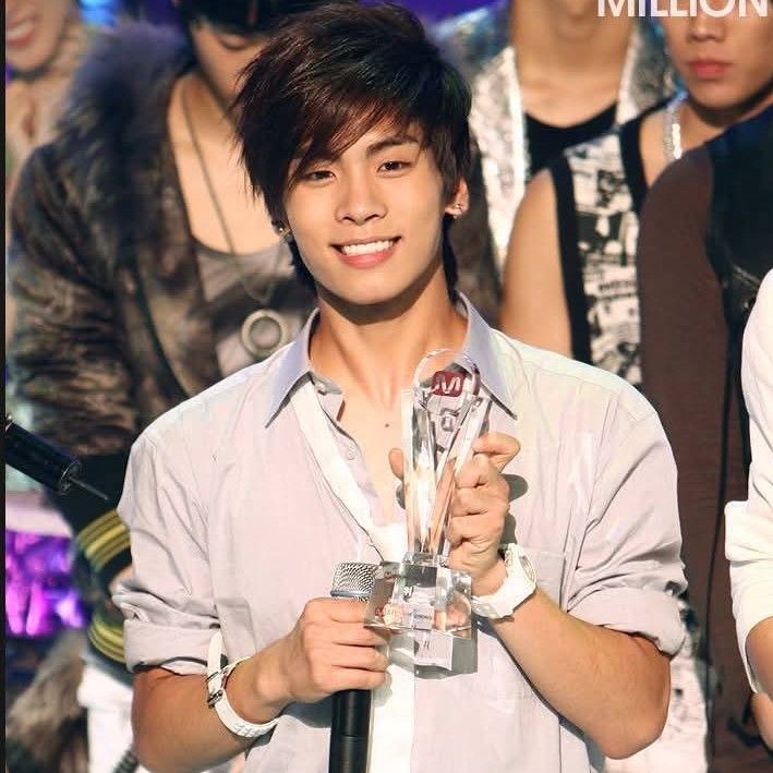 A moment captured by Jonghyun (SHINee)'s fan