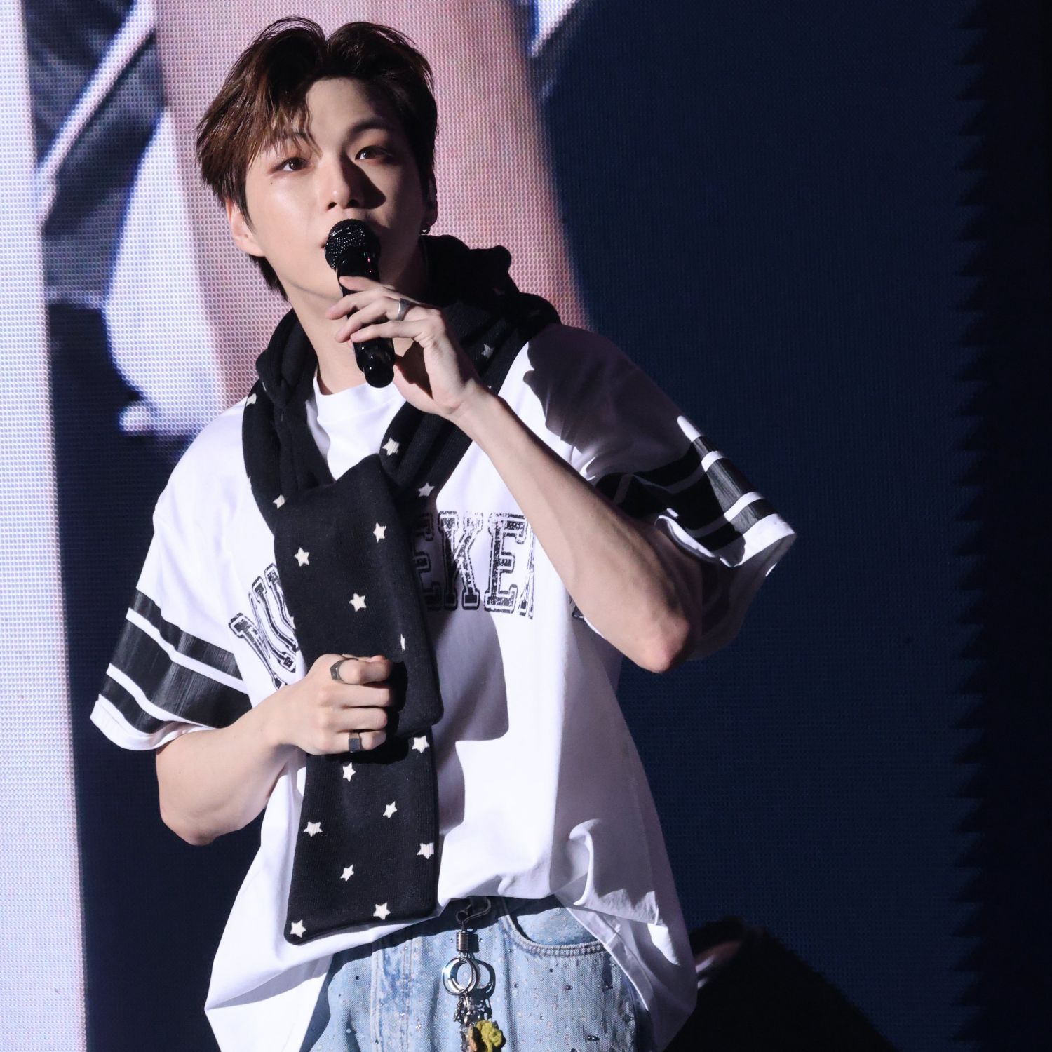 강다니엘의 비하인드 컷