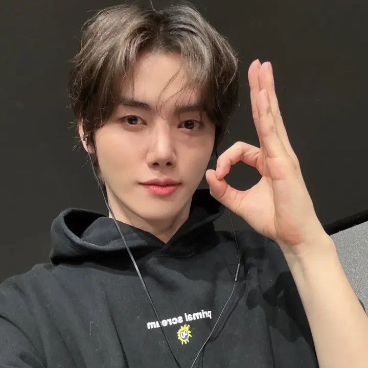 Behind-the-scenes cut of Minhee (CRAVITY)