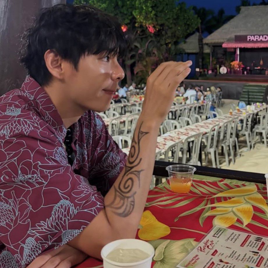 V (BTS)の舞台裏ショット