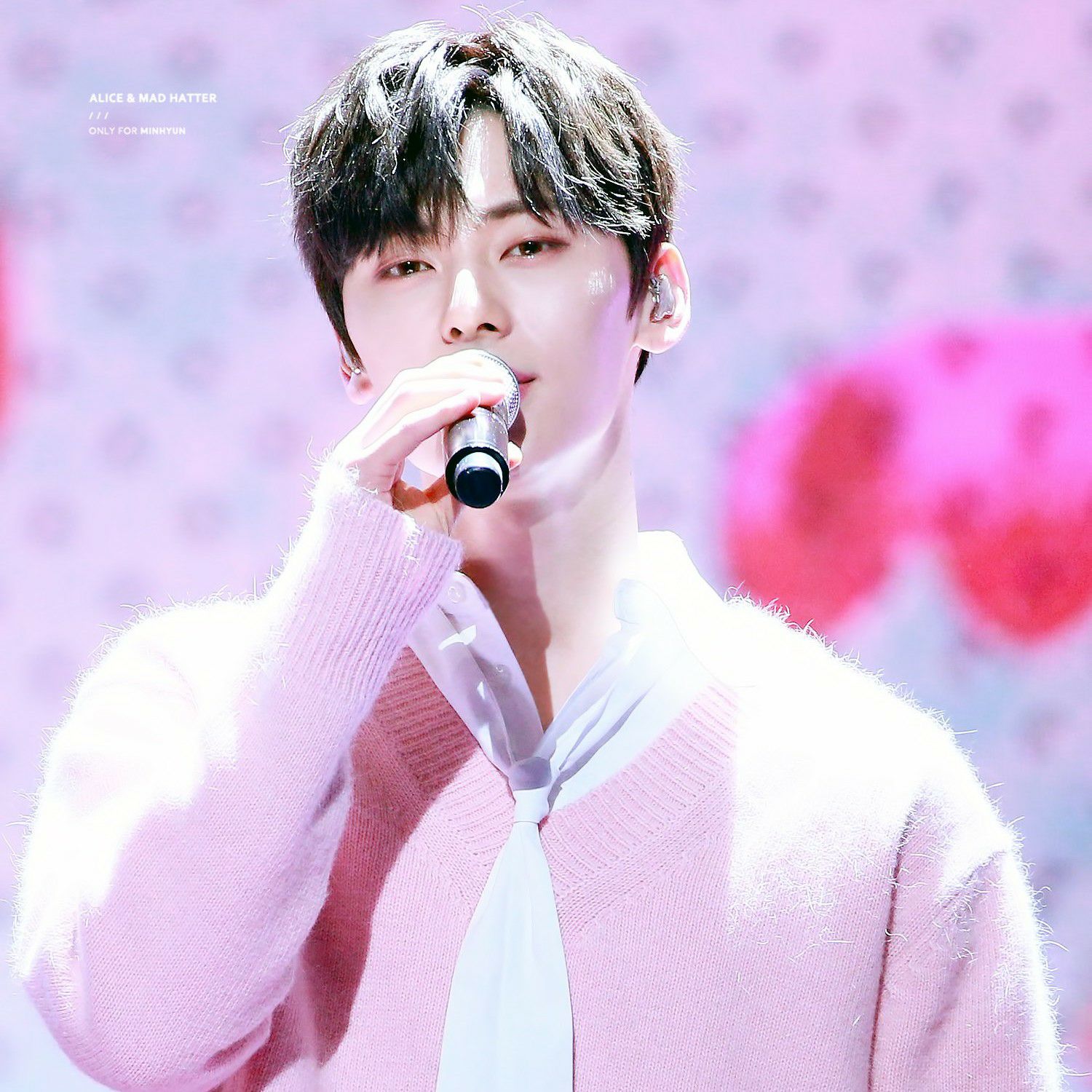 황민현의 비하인드 컷