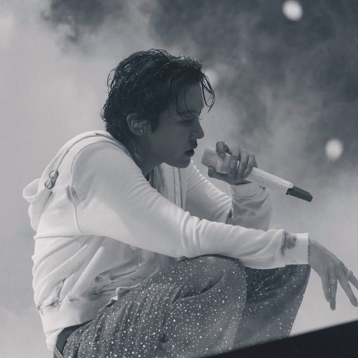 Foto aktivitas terbaru j-hope (BTS)