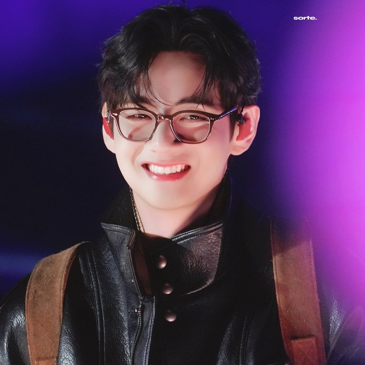 Behind-the-scenes cut of V (BTS)