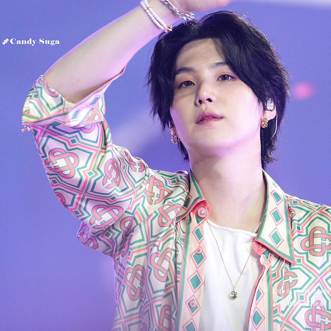 Foto aktivitas terbaru SUGA (BTS)