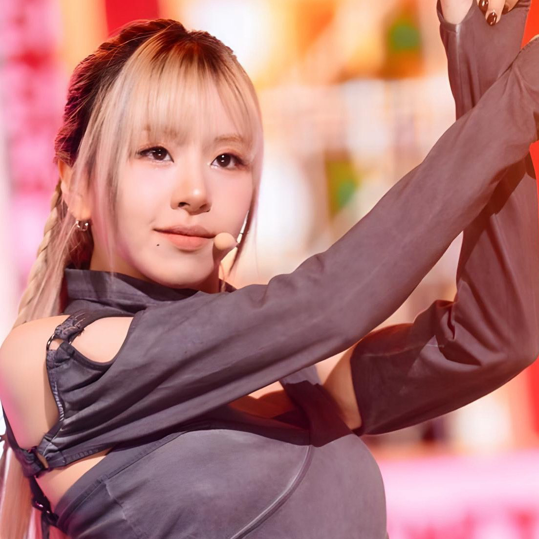 彩瑛 (TWICE)的最新活動照片