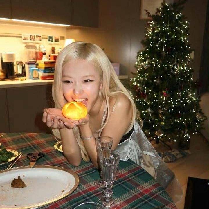 A moment captured by ROSÉ (BLACKPINK)'s fan