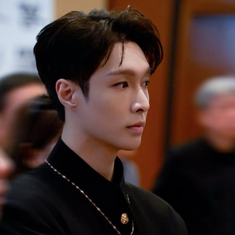 Latest photo of Lay (EXO)