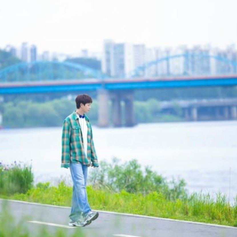 Behind-the-scenes cut of Yook Sungjae (BTOB)