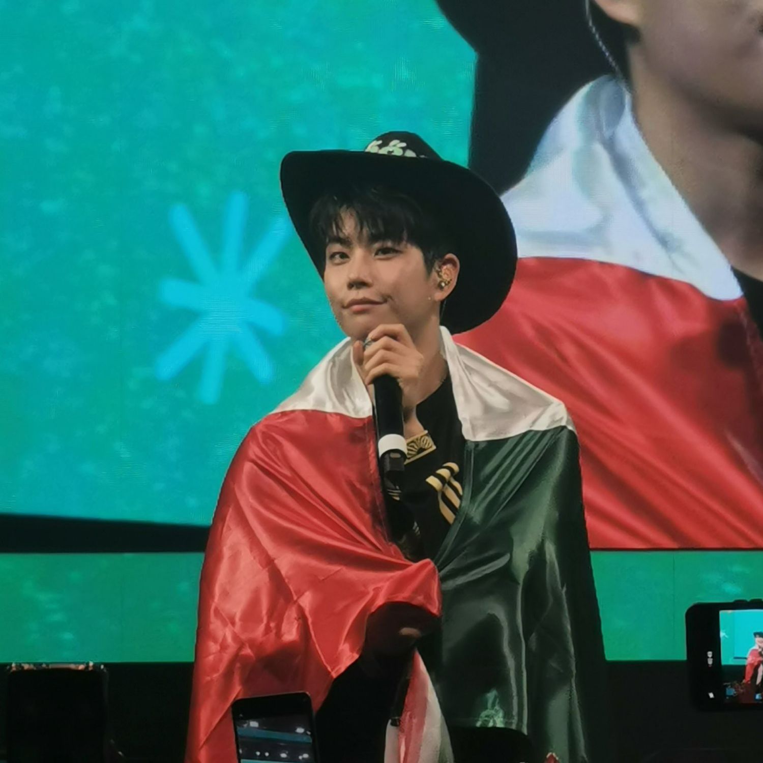 Behind-the-scenes cut of MJ (ASTRO)