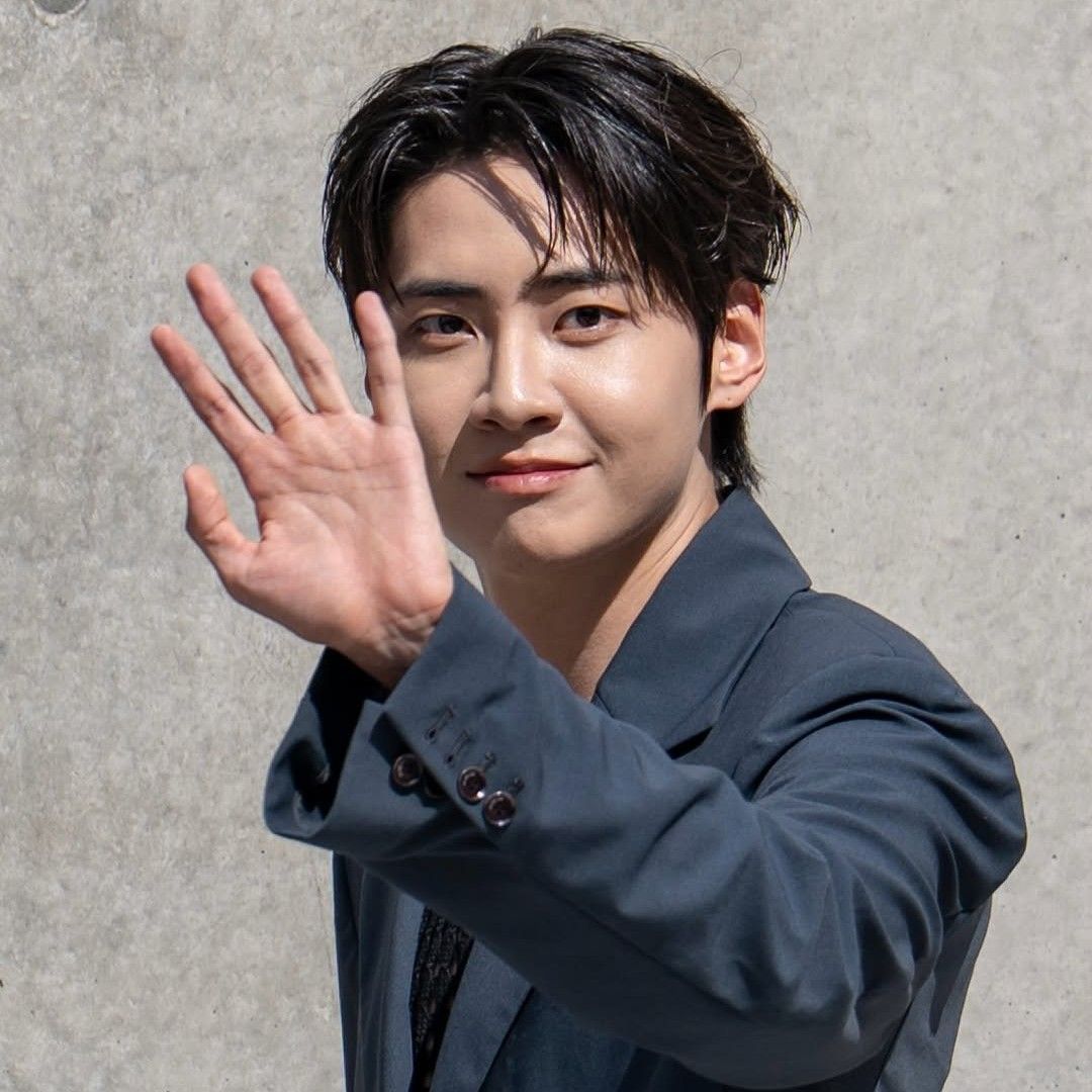 Behind-the-scenes cut of Lee Jinhyuk