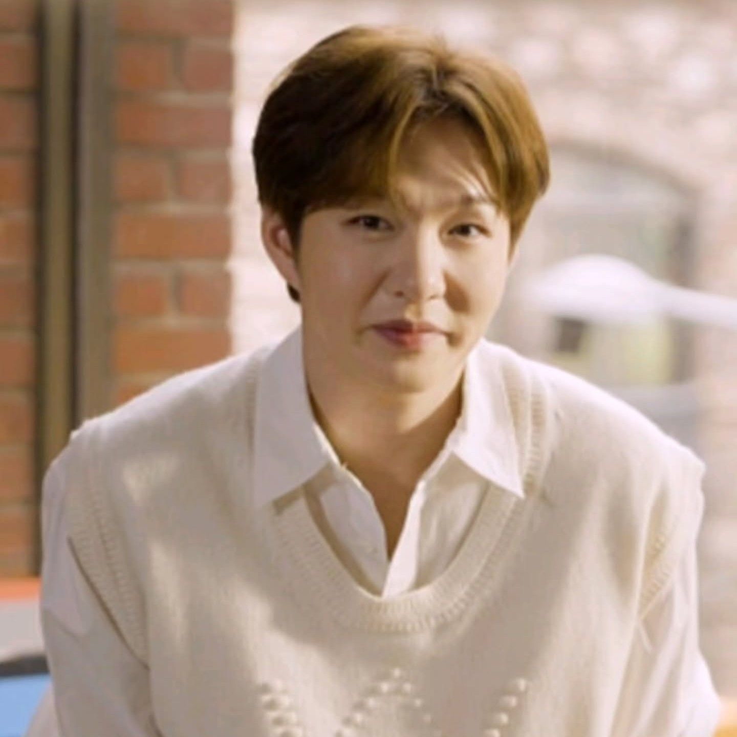 Behind-the-scenes cut of Lee Changsub (BTOB)