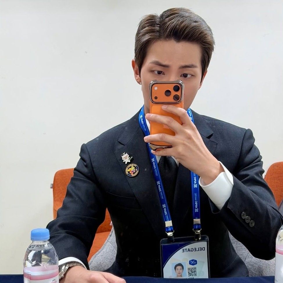 Behind-the-scenes cut of BTS