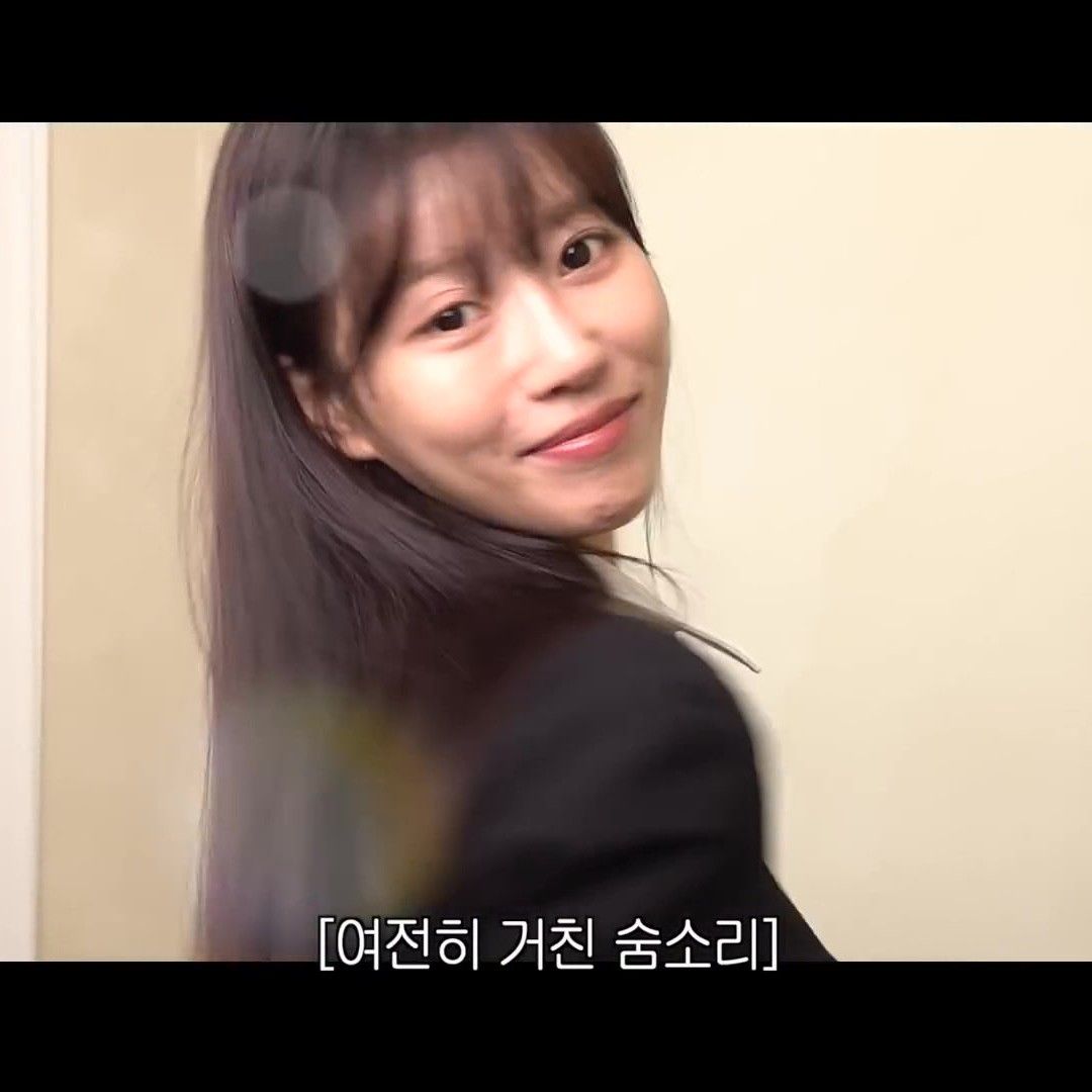 A moment captured by Lee Miju (Lovelyz)'s fan