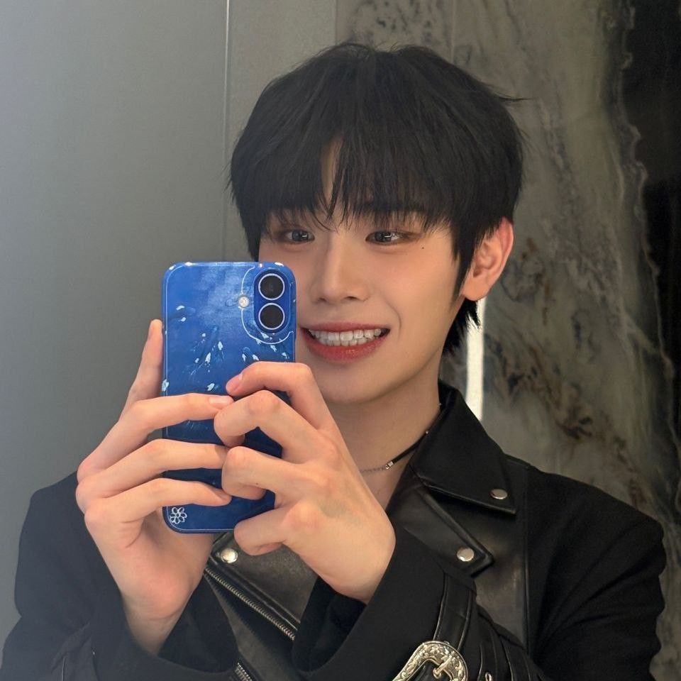 Recent activity shot of Kim Taerae (ZEROBASEONE)