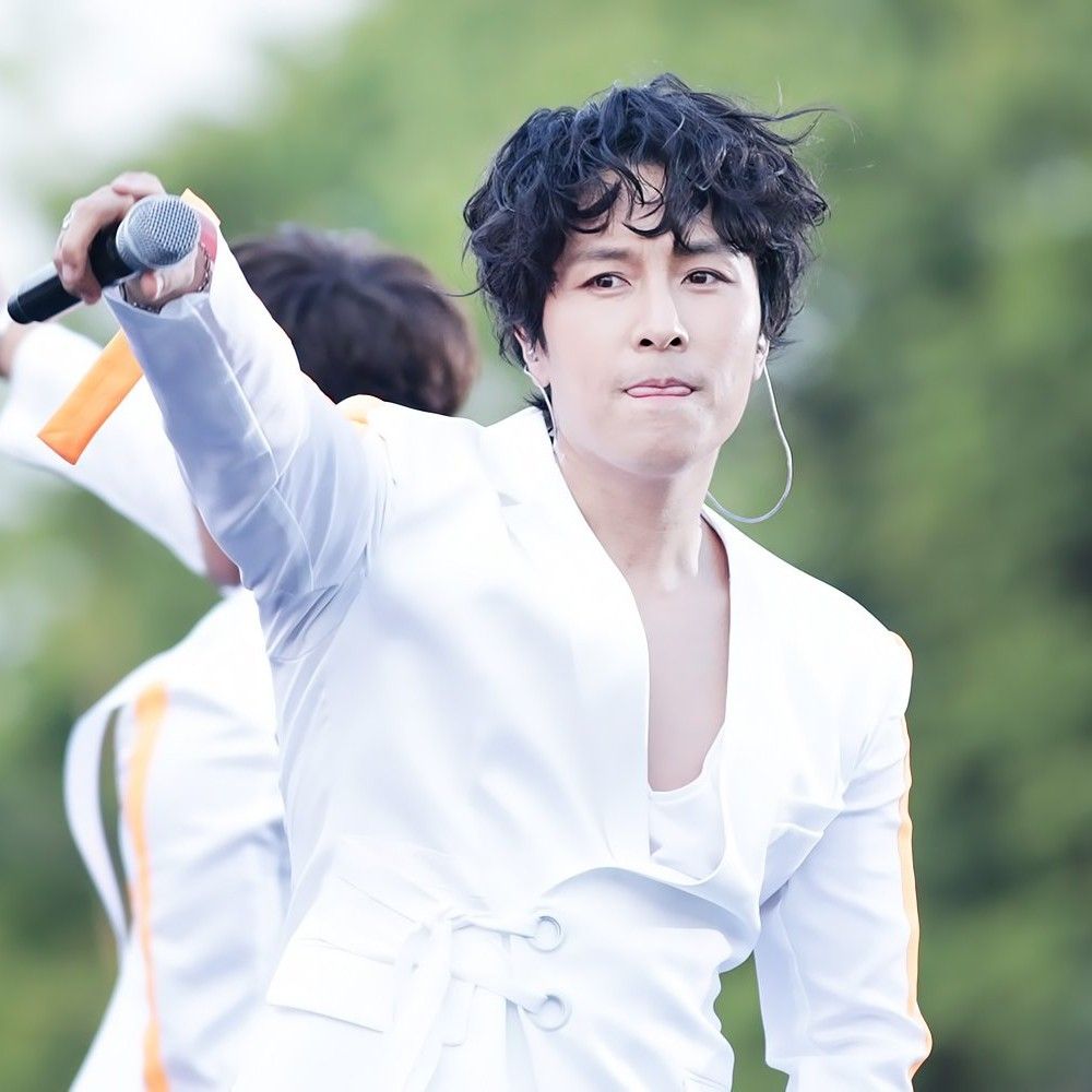 A moment captured by Kim Dongwan (SHINHWA)'s fan