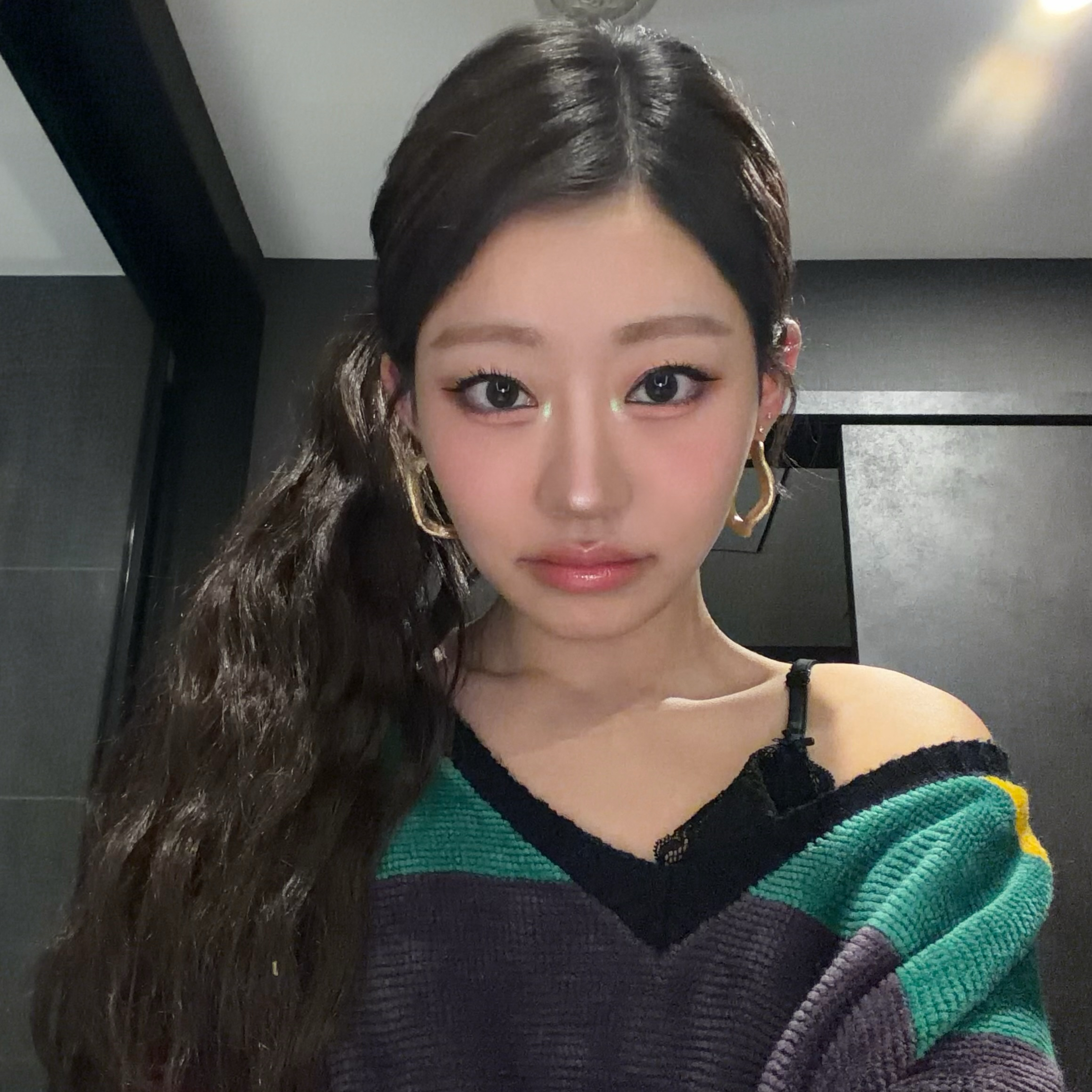 Recent activity shot of Julie (KISS OF LIFE)