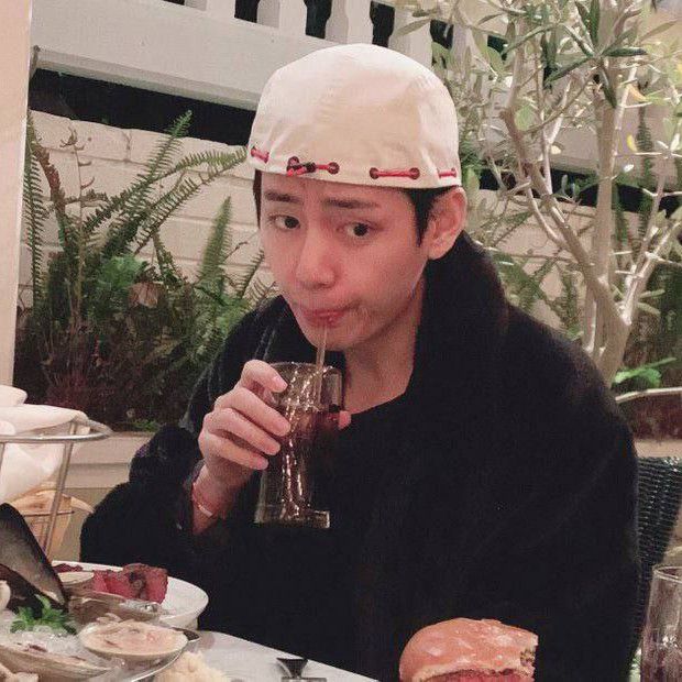 V (BTS)の最新写真