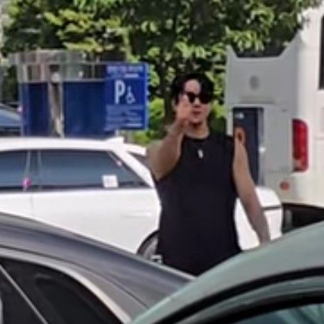 Behind-the-scenes cut of Hwang Chiyeol