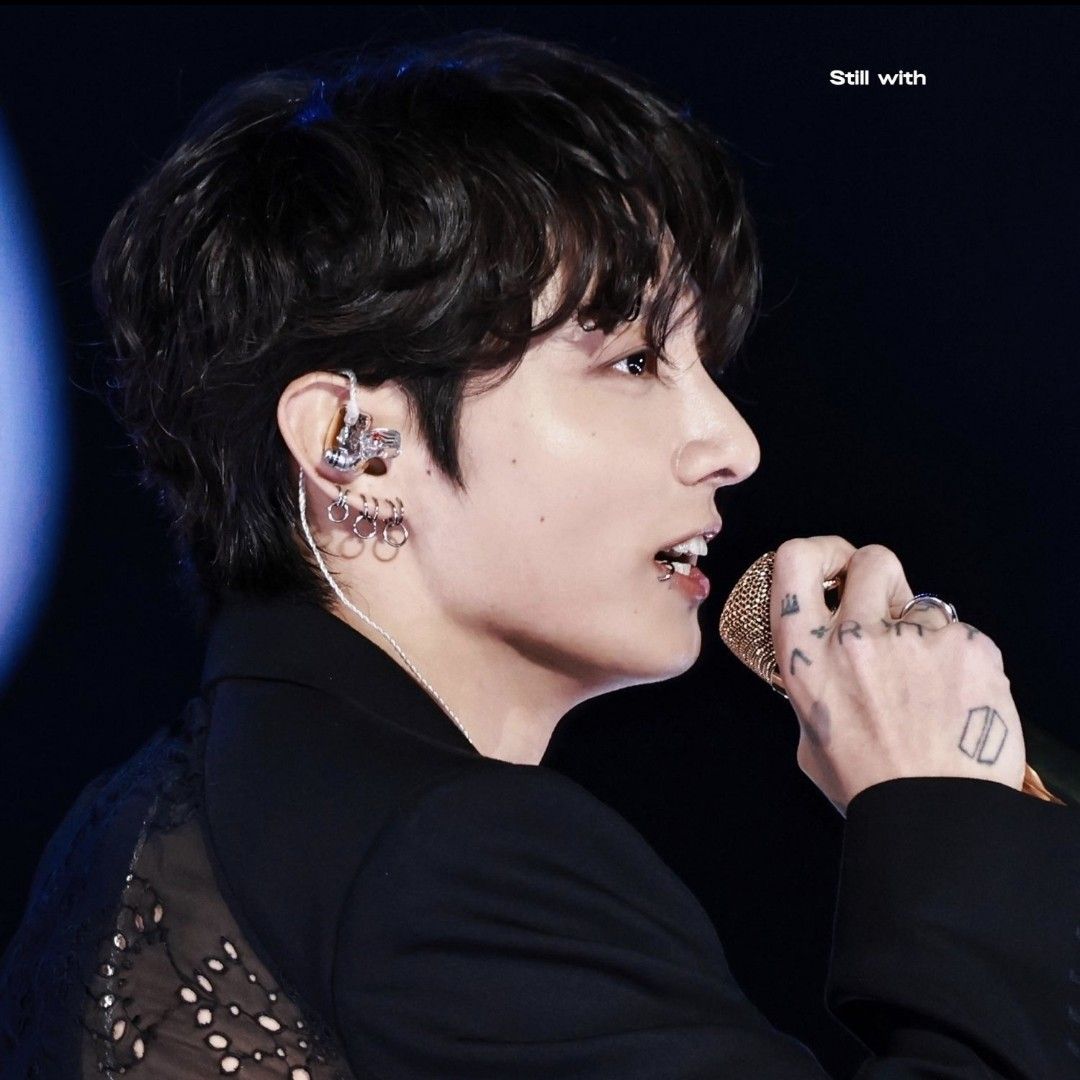 Foto aktivitas terbaru Jungkook (BTS)