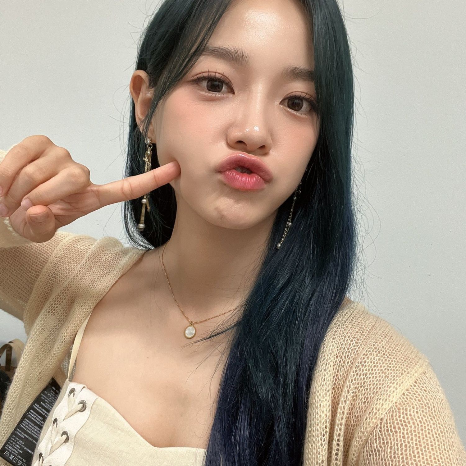 Behind-the-scenes cut of Sejeong