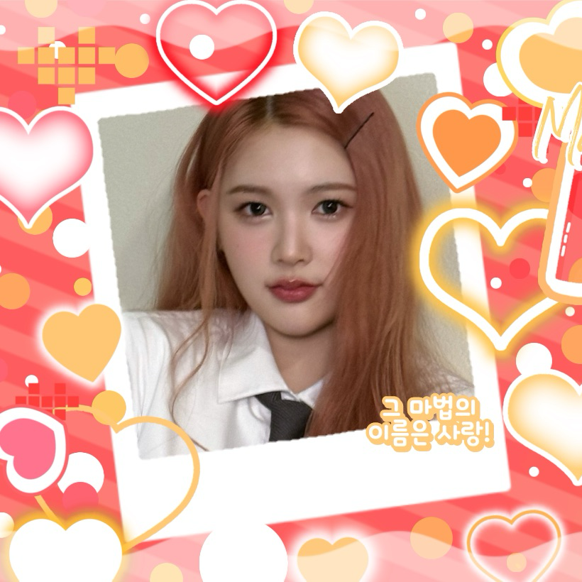 A moment captured by Hearts2Hearts's fan