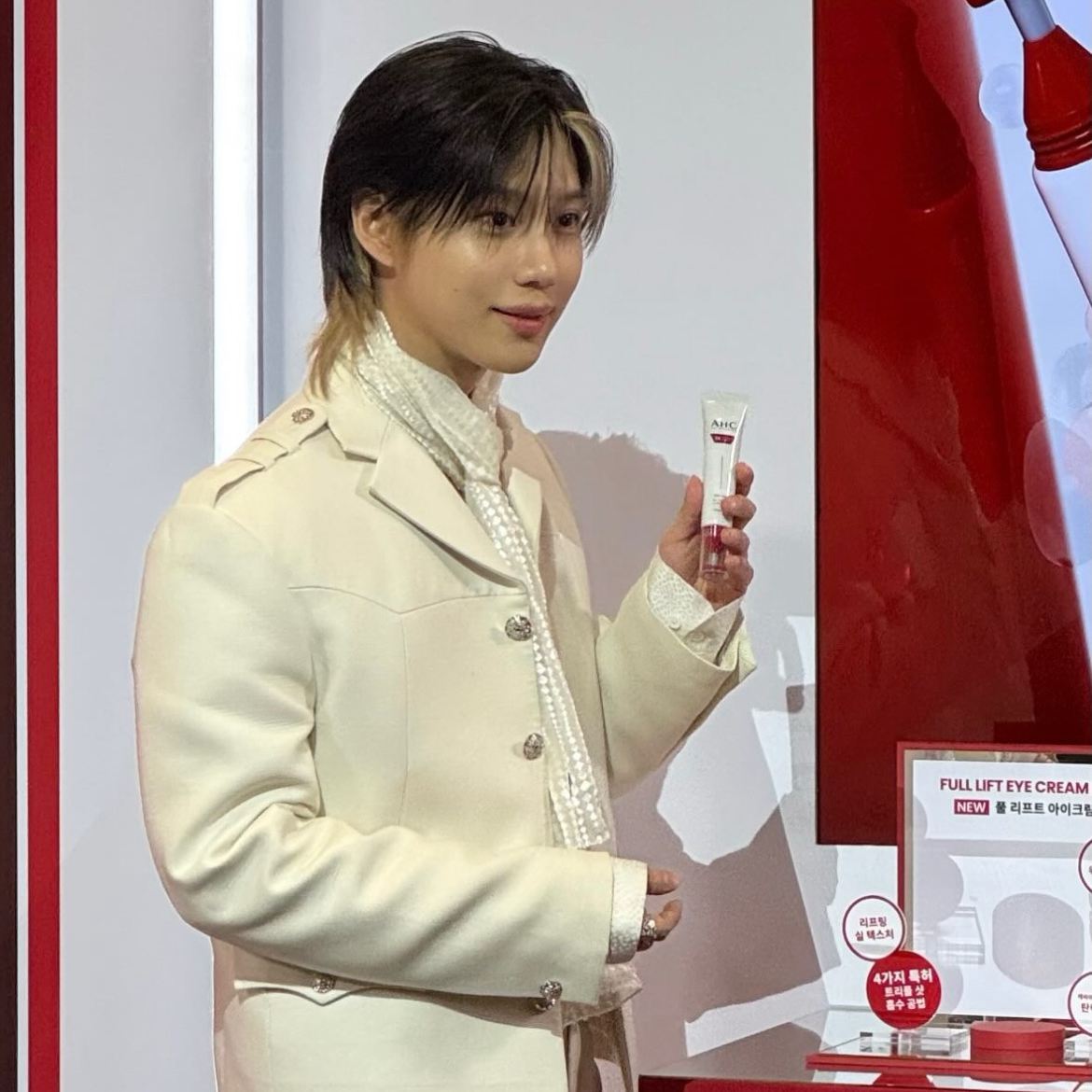 A moment captured by Taemin (SHINee)'s fan