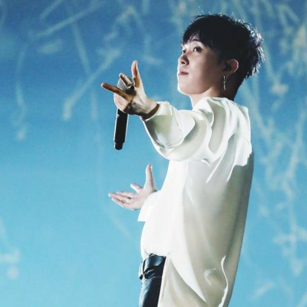 A moment captured by Eun Jiwon (SECHSKIES)'s fan