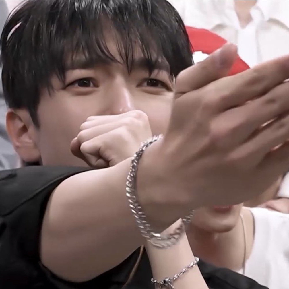 A moment captured by Park Donggyu's fan