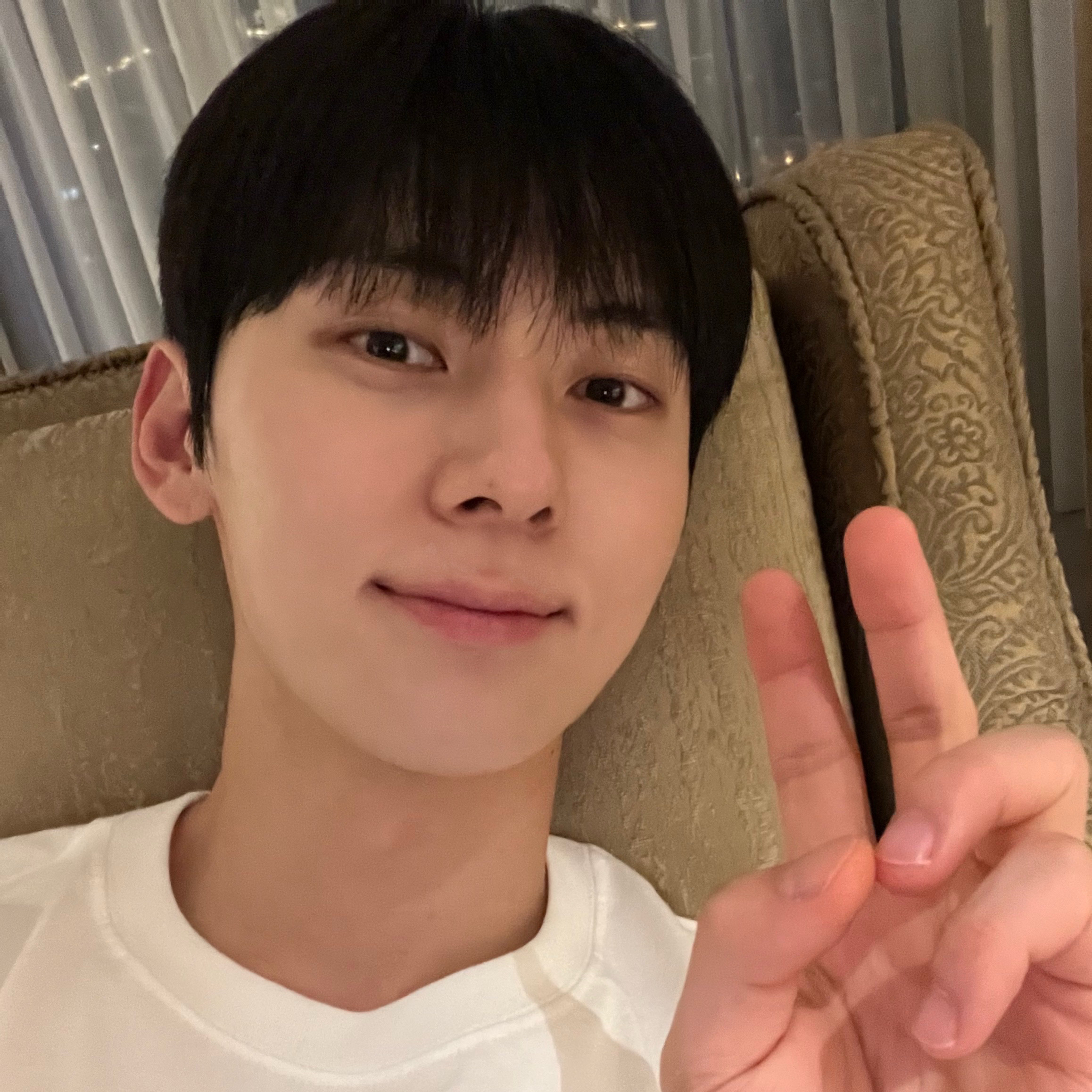 Behind-the-scenes cut of Hwang Minhyun