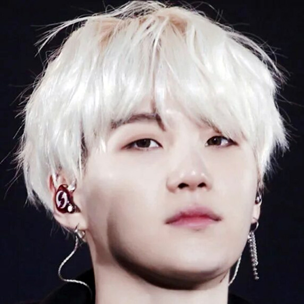 Foto aktivitas terbaru SUGA (BTS)