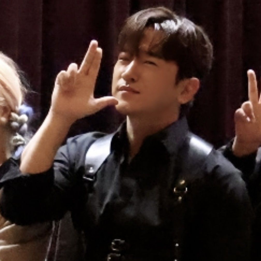 A moment captured by Lee Minwoo (SHINHWA)'s fan