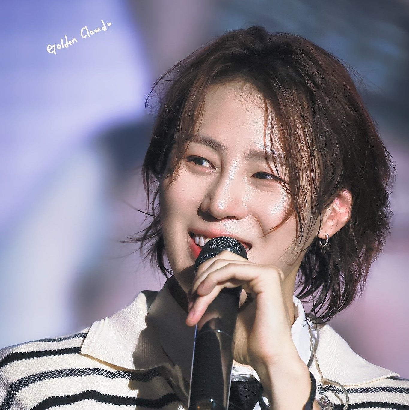 A moment captured by Ha Sungwoon's fan