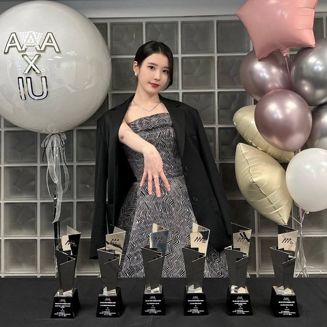 Foto aktivitas terbaru IU