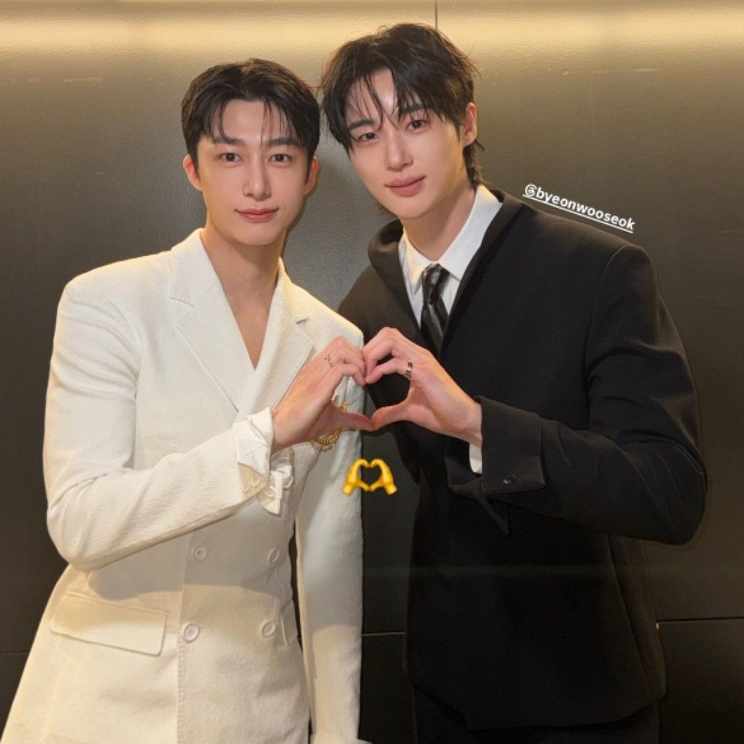 A moment captured by Hyungwon (MONSTA X)'s fan