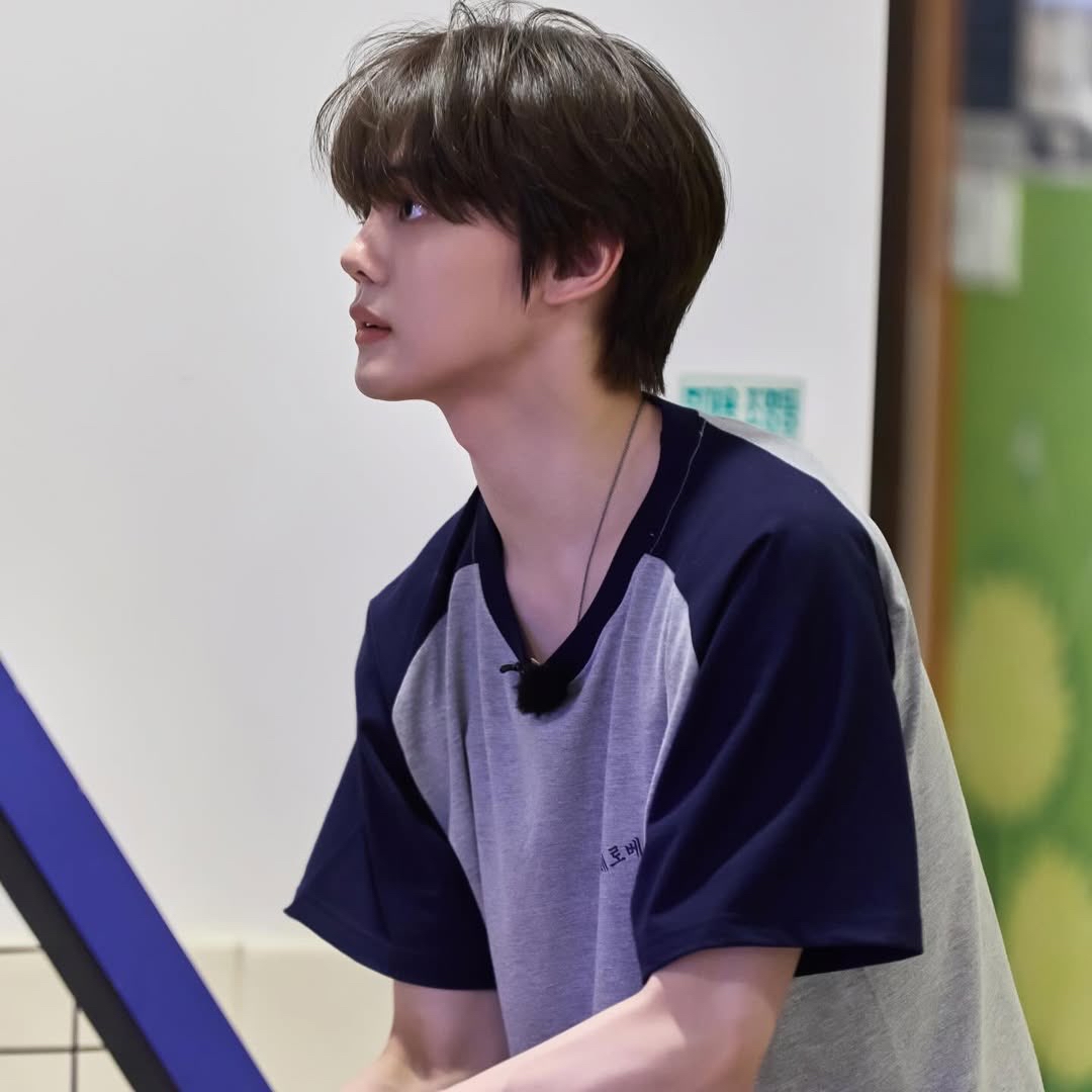 Recent activity shot of Kim Gyuvin (ZEROBASEONE)