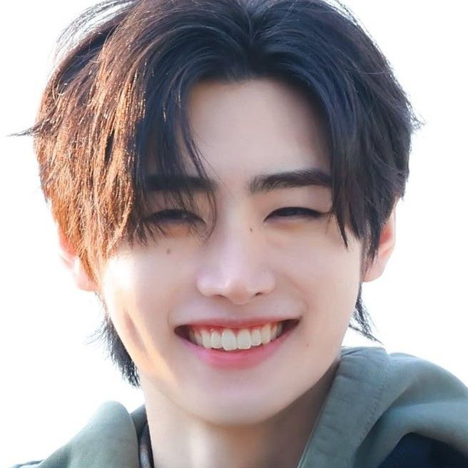 Recent activity shot of Sunghoon (ENHYPEN)