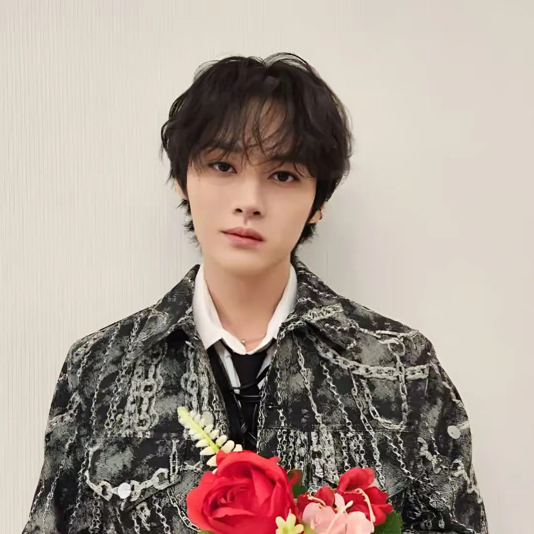Behind-the-scenes cut of Lee Know (Stray Kids)